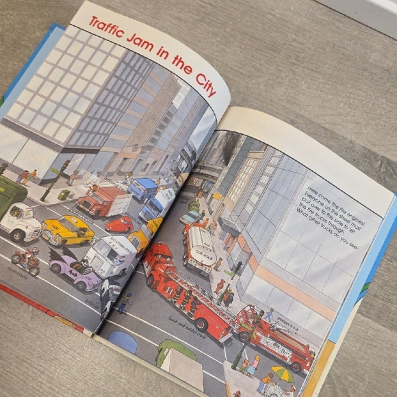 Sesame Street Blue and Red Vehicles Book - Picture 15 of 17